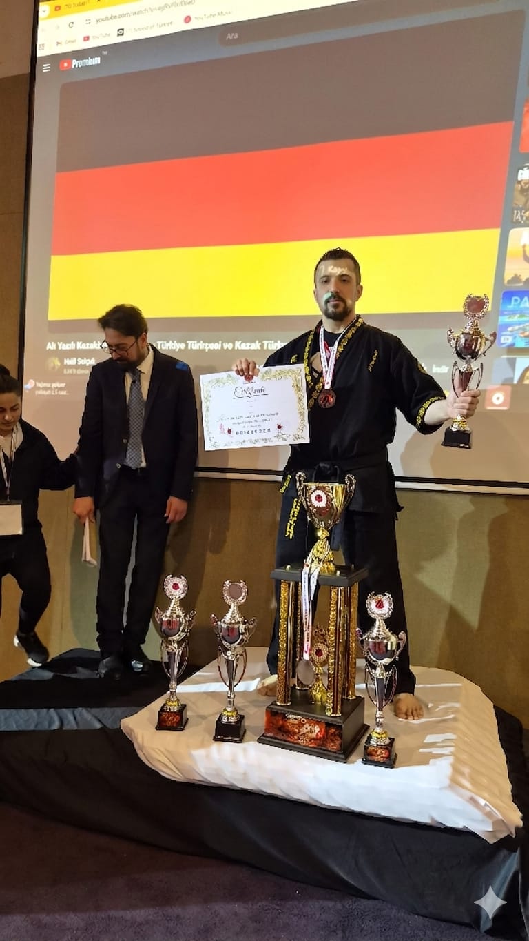 Şampiyonluk Podyumu Emre Kurtlu